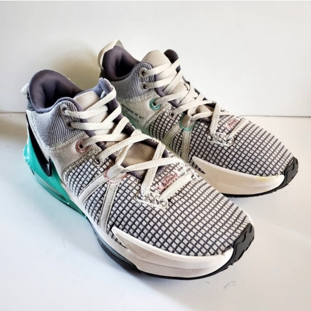 Nike Gray Sneakers Men's LeBron Witness 7 Basketball Sneakers 9.5